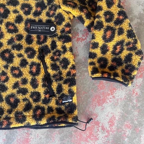FREE NATURE Cheetah Fleece Sweater Zipper Front Large NWT Free Nature - Picture 4 of 8